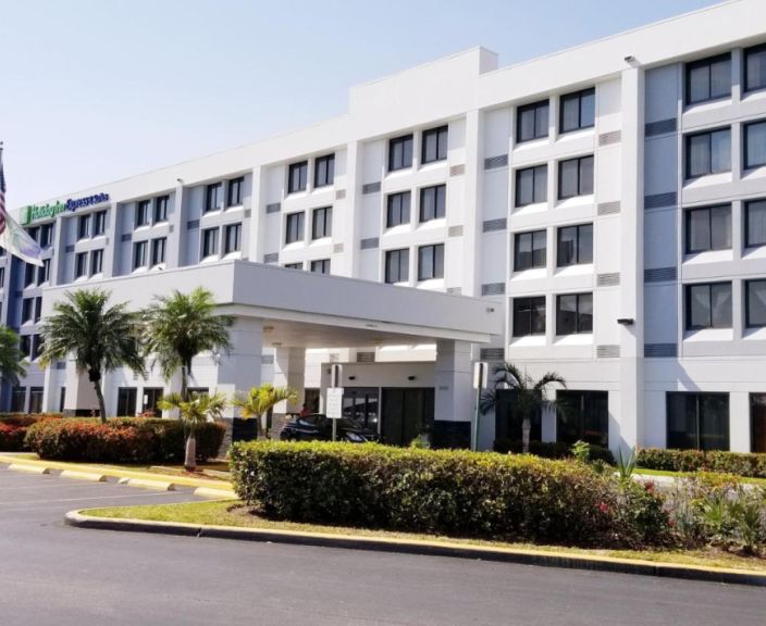 Ērta atpūta 3* HOLIDAY INN EXPRESS & SUITES HIALEAH 3* Maiami, ASV!