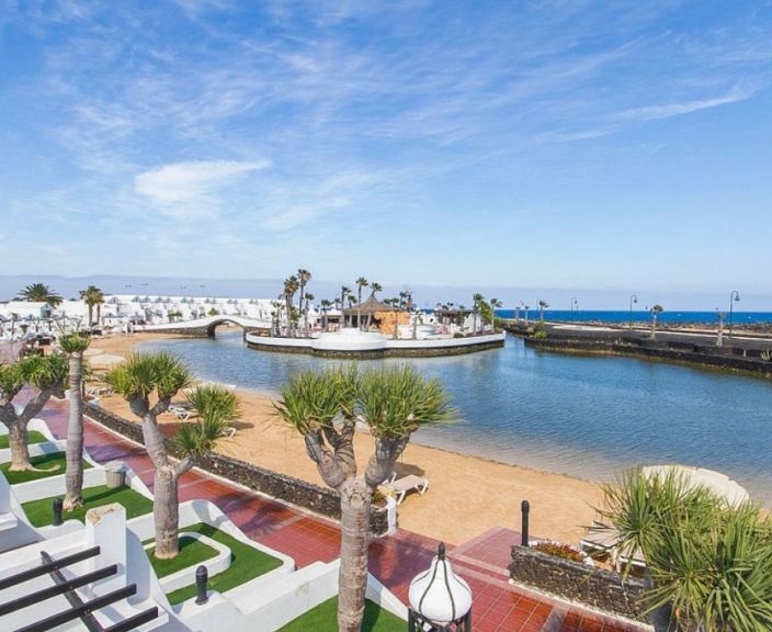 Baudiet atvaļinājumu 4* SANDS BEACH RESORT pie jūras Lanzarotē, Kanāriju salās!