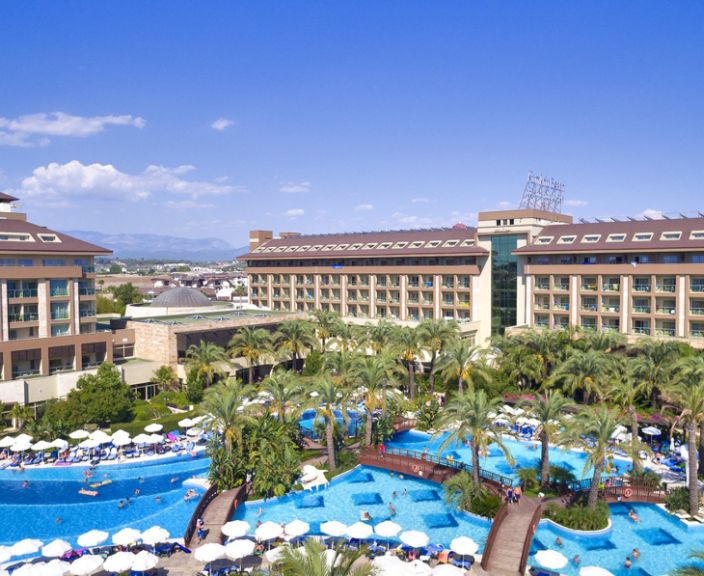 Baudiet savu atvaļinājumu 5* SUNIS KUMKOY BEACH RESORT HOTEL & SPA Sidē, Turcijā!