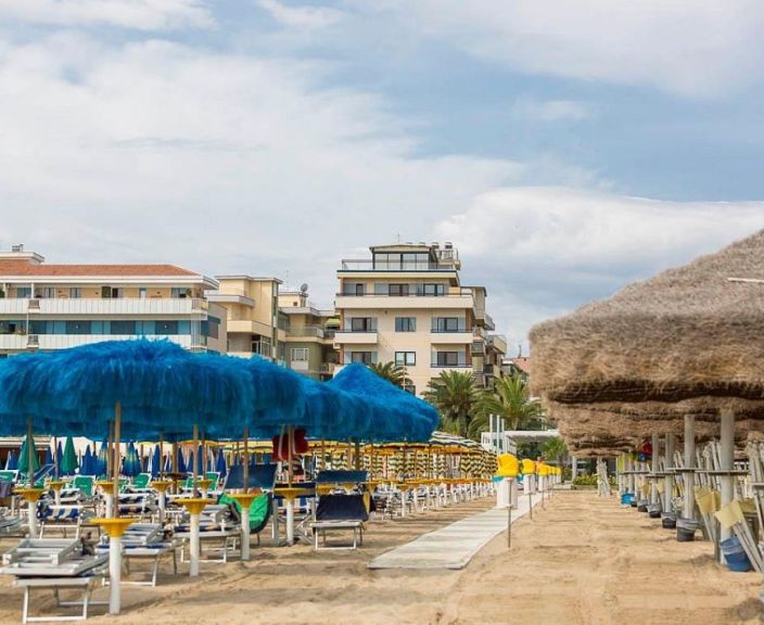 HOTEL MAJA 4* - atpūta pie pašas jūras Peskārā, Itālijā!