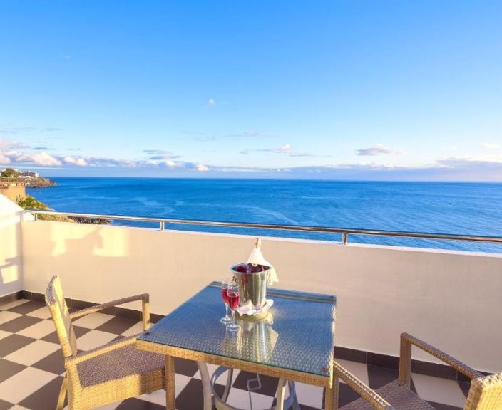 3* HOTEL ORCA PRAIA - laiska atpūta ar skatu uz okeānu Madeirā!