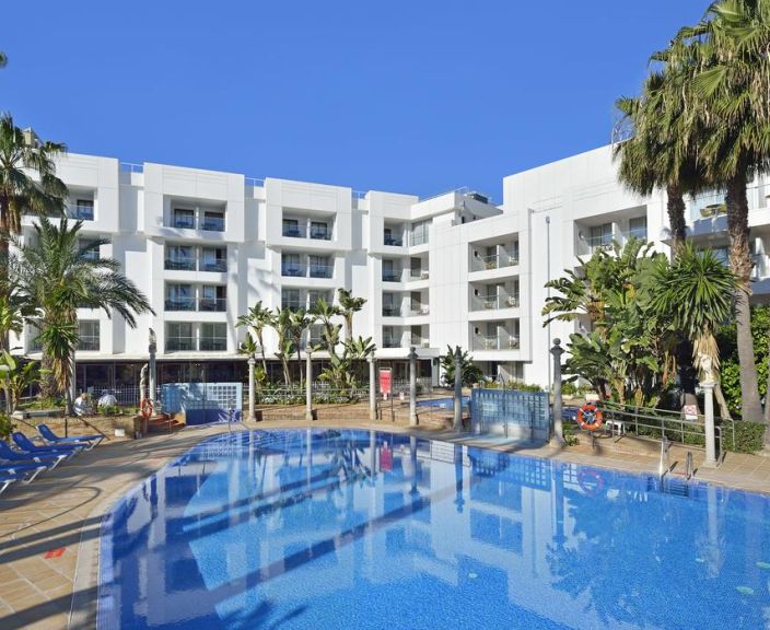 SOL TORREMOLINOS DON PEDRO 4* - atpūta pāri ielai no pludmales Malagā, Spānijā!