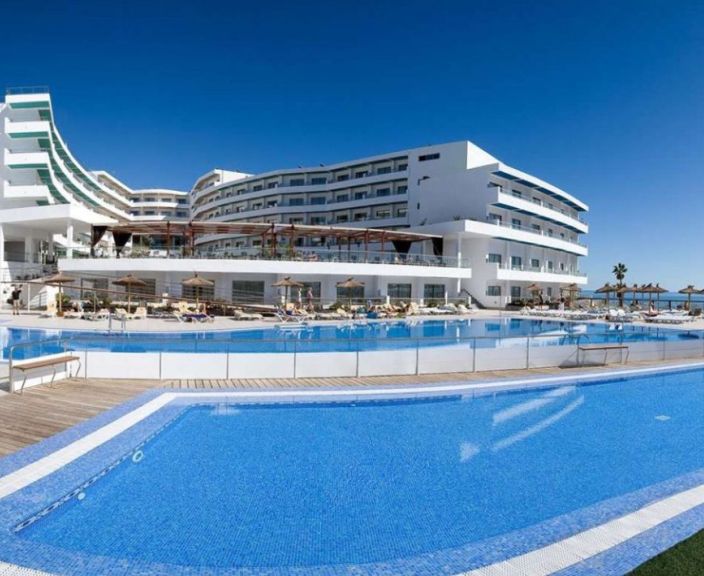Moderna atpūtas paradīze Tenerifes ALUA ATLANTICO GOLF RESORT 4* viesnīcā