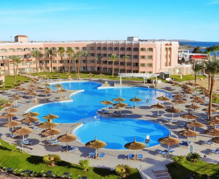 Izbaudiet karsto Ēģiptes sauli 5-zvaigžņu viesnīcā BEACH ALBATROS RESORT, Hurgadā!