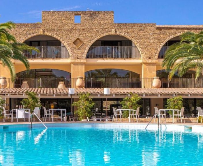 Ienirstiet sapņu brīvdienās Sardīnijas dienvidos 4* viesnīcā COSTA DEI FIORI!