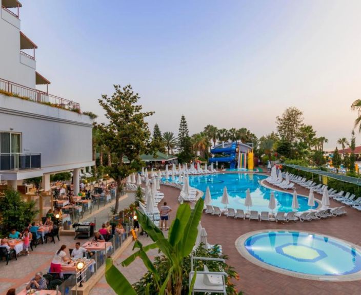 Brīnišķīgas ģimenes brīvdienas 5-zvaigžņu viesnīcā HOLIDAY PARK RESORT!