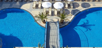 Kuriuose viešbučiuose yra šildomi baseinai? 🏊‍♀️☀️
