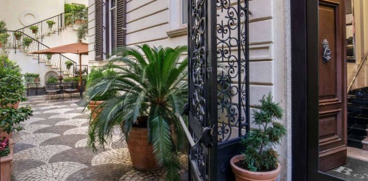Atvaļinājums pilsētas centrā 4* ROYAL COURT HOTEL Romā, Itālijā! 1