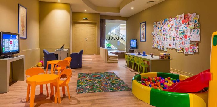 Lieliska atpūta pie smilšu pludmales 4* CALHETA BEACH viesnīcā Madeirā! 7
