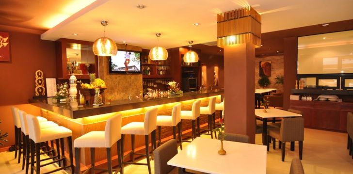 Atvaļinājums ar jumta baseinu 3* HEMINGWAY'S HOTEL Puketā, Taizemē! 7