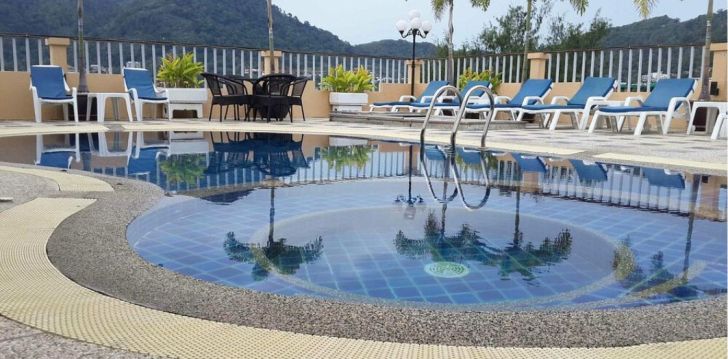 Atvaļinājums ar jumta baseinu 3* HEMINGWAY'S HOTEL Puketā, Taizemē! 4