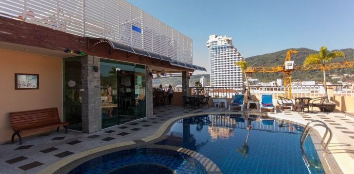 Atvaļinājums ar jumta baseinu 3* HEMINGWAY'S HOTEL Puketā, Taizemē! 1