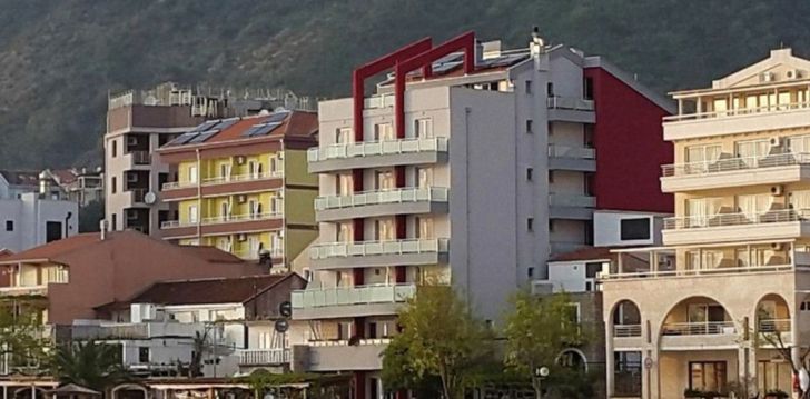 Apartamenti pie pašas jūras 3* APARTMENTS LUX TRI RIBARA Bečiči pie Budvas, Melnkalnē! 1