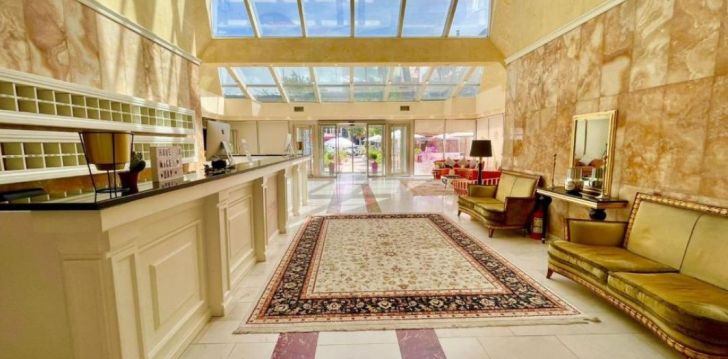 Baudiet atpūtu ar baseinu, 100 m no pludmales 4* AMH HOTEL Duresā, Albānijā! 9