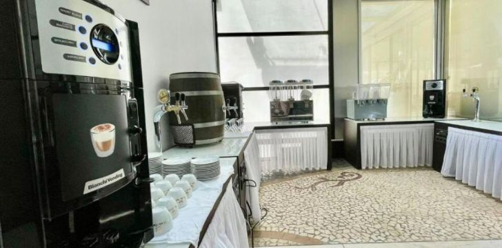 Baudiet atpūtu ar baseinu, 100 m no pludmales 4* AMH HOTEL Duresā, Albānijā! 19