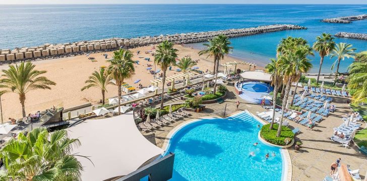 Lieliska atpūta pie smilšu pludmales 4* CALHETA BEACH viesnīcā Madeirā! 20