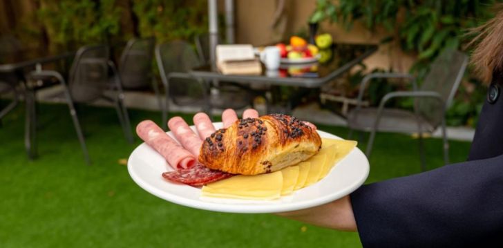 Ērta un moderna atpūta ar baseinu 4* EUROPE HOTEL Sofijā, Bulgārijā! 7