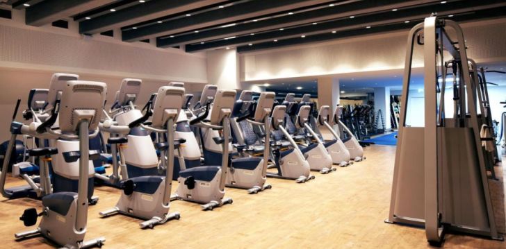 Augstas kvalitātes atpūta 4* CROWNE PLAZA ZURICH viesnīcā Cīrihē, Šveicē! 9