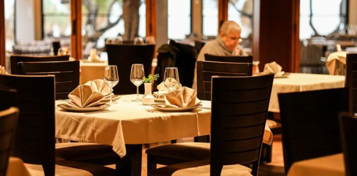 Atvaļinājums 4* MAJESTIC HOTEL 50 metrus no pludmales Duresā, Albānijā 10