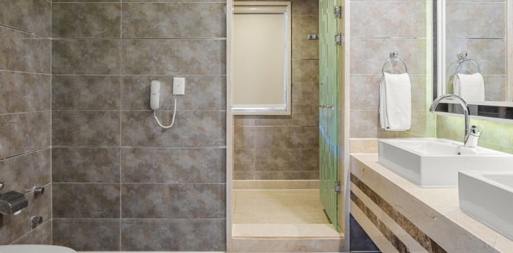 Izbaudiet karsto Ēģiptes sauli 5-zvaigžņu viesnīcā BEACH ALBATROS RESORT, Hurgadā! 24