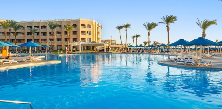 Izbaudiet karsto Ēģiptes sauli 5-zvaigžņu viesnīcā BEACH ALBATROS RESORT, Hurgadā! 5
