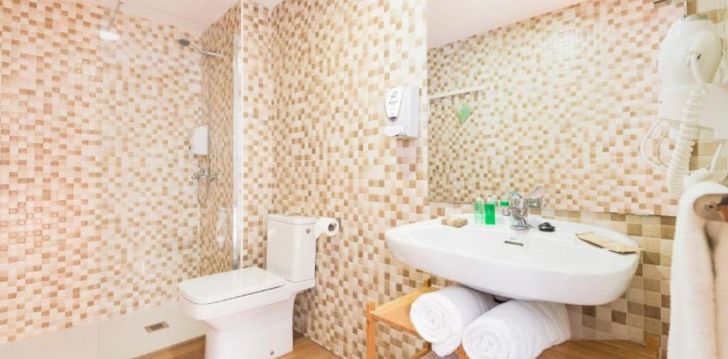 Ģimenes atpūta Kosta Bravā 3* viesnīcā ELS LLORERS APARTAMENTOS! 12