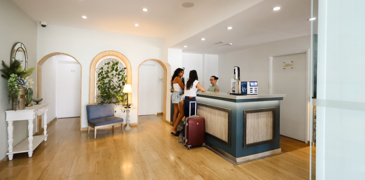 Izbaudi siltu un mierīgu atvaļinājumu Kiprā, 3* viesnīcā MIKES KANARIUM CITY HOTEL! 8