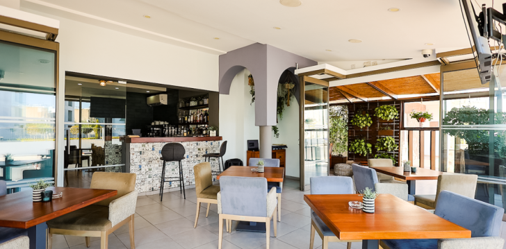 Izbaudi siltu un mierīgu atvaļinājumu Kiprā, 3* viesnīcā MIKES KANARIUM CITY HOTEL! 24