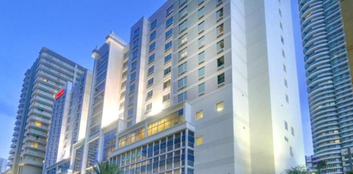 Dodieties aizraujošā piedzīvojumā uz Maiami un izbaudiet atpūtu 2* viesnīcā HAMPTON INN SUITES MIAMI DOWNTOWN! 4
