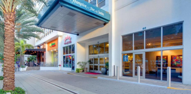 Dodieties aizraujošā piedzīvojumā uz Maiami un izbaudiet atpūtu 2* viesnīcā HAMPTON INN SUITES MIAMI DOWNTOWN! 2