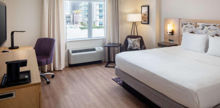 Dodieties aizraujošā piedzīvojumā uz Maiami un izbaudiet atpūtu 2* viesnīcā HAMPTON INN SUITES MIAMI DOWNTOWN! 5