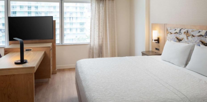 Dodieties aizraujošā piedzīvojumā uz Maiami un izbaudiet atpūtu 2* viesnīcā HAMPTON INN SUITES MIAMI DOWNTOWN! 7