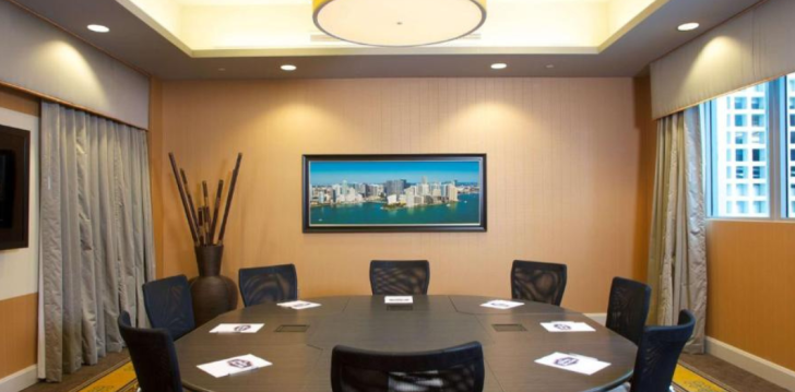 Dodieties aizraujošā piedzīvojumā uz Maiami un izbaudiet atpūtu 2* viesnīcā HAMPTON INN SUITES MIAMI DOWNTOWN! 23