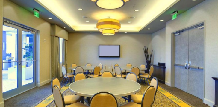 Dodieties aizraujošā piedzīvojumā uz Maiami un izbaudiet atpūtu 2* viesnīcā HAMPTON INN SUITES MIAMI DOWNTOWN! 24