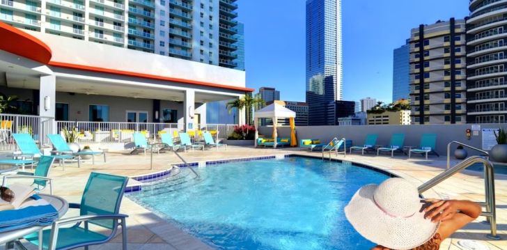 Dodieties aizraujošā piedzīvojumā uz Maiami un izbaudiet atpūtu 2* viesnīcā HAMPTON INN SUITES MIAMI DOWNTOWN! 1