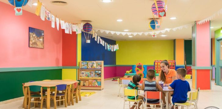 Ceļojums uz Spāniju – 4* viesnīcā H TOP ROYAL STAR LLORET! 30