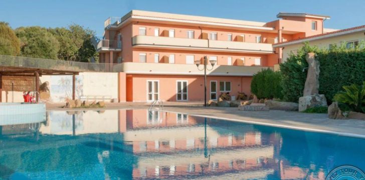 Brīvdienas visai ģimenei Sardīnijas dienvidos 4* viesnīcā LU' HOTEL PORTO PINO! 1