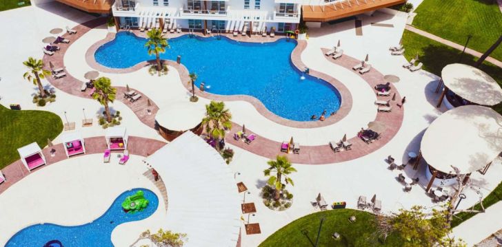 Atpūta Melnkalnē – 4* viesnīcā AZUL BEACH RESORT MONTENEGRO BY KARISMA! 4