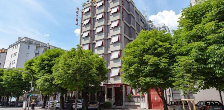 Ērta atpūta 3* PARK MEUBLE viesnīcā pie Komo ezera Itālijā! 1