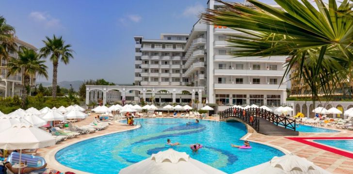 HOLIDAY GARDEN RESORT