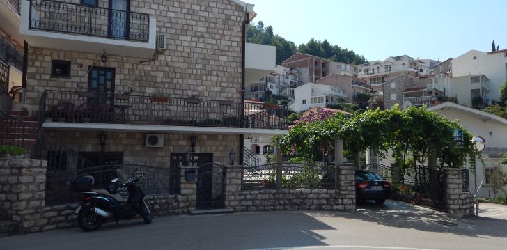 Izdevīga atpūta ar skatu uz jūru 3* TEODORA APARTMENTS Melnkalnē! 1