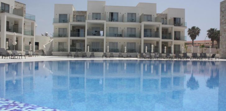 Lidojam uz Pafosu, 4* viesnīcu AMPHORA HOTEL & SUITES, lai piedzīvotu aizraujošu atpūtu! 2