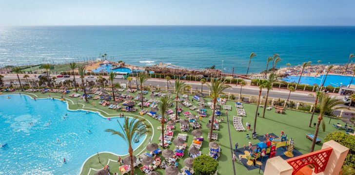 Atvaļinājums augsti vērtētajā 4* HOLIDAY WORLD VILLAGE Kostadelsolā Spānijā! 1