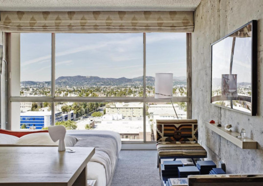 THE LINE HOTEL 19