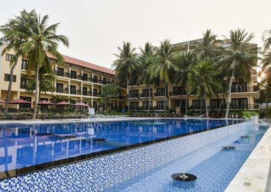 HON ROM CENTRAL BEACH RESORT 42