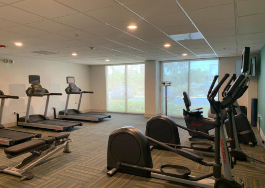 HOLIDAY INN EXPRESS & SUITES HIALEAH 21