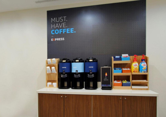HOLIDAY INN EXPRESS & SUITES HIALEAH 9