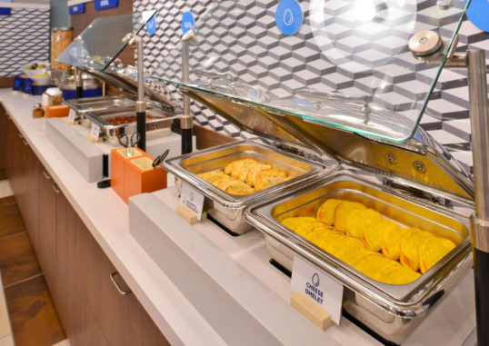 HOLIDAY INN EXPRESS & SUITES HIALEAH 10