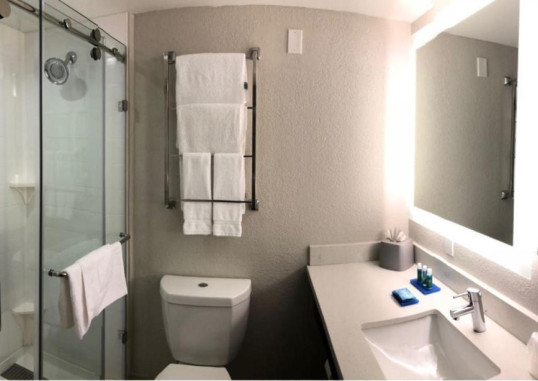 HOLIDAY INN EXPRESS & SUITES HIALEAH 11