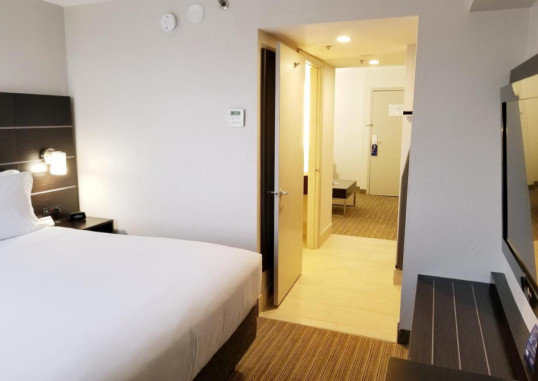 HOLIDAY INN EXPRESS & SUITES HIALEAH 12